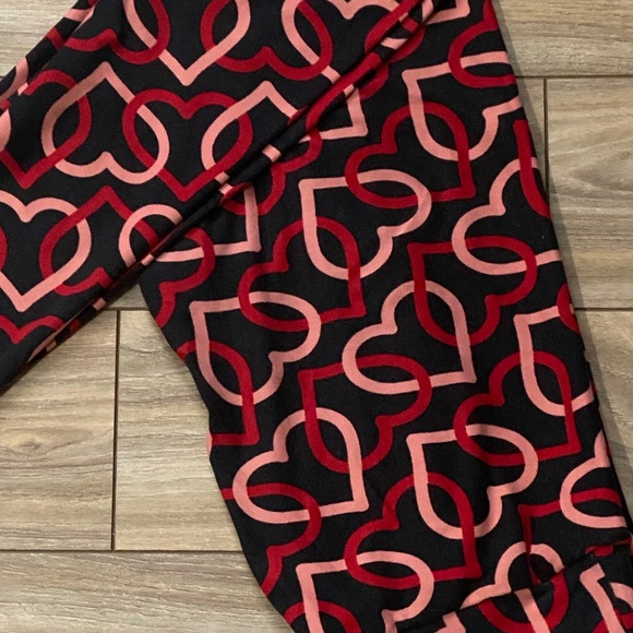 Lularoe Black with Pink & Red Tangled Heart Legging OS - Picture 6 of 13